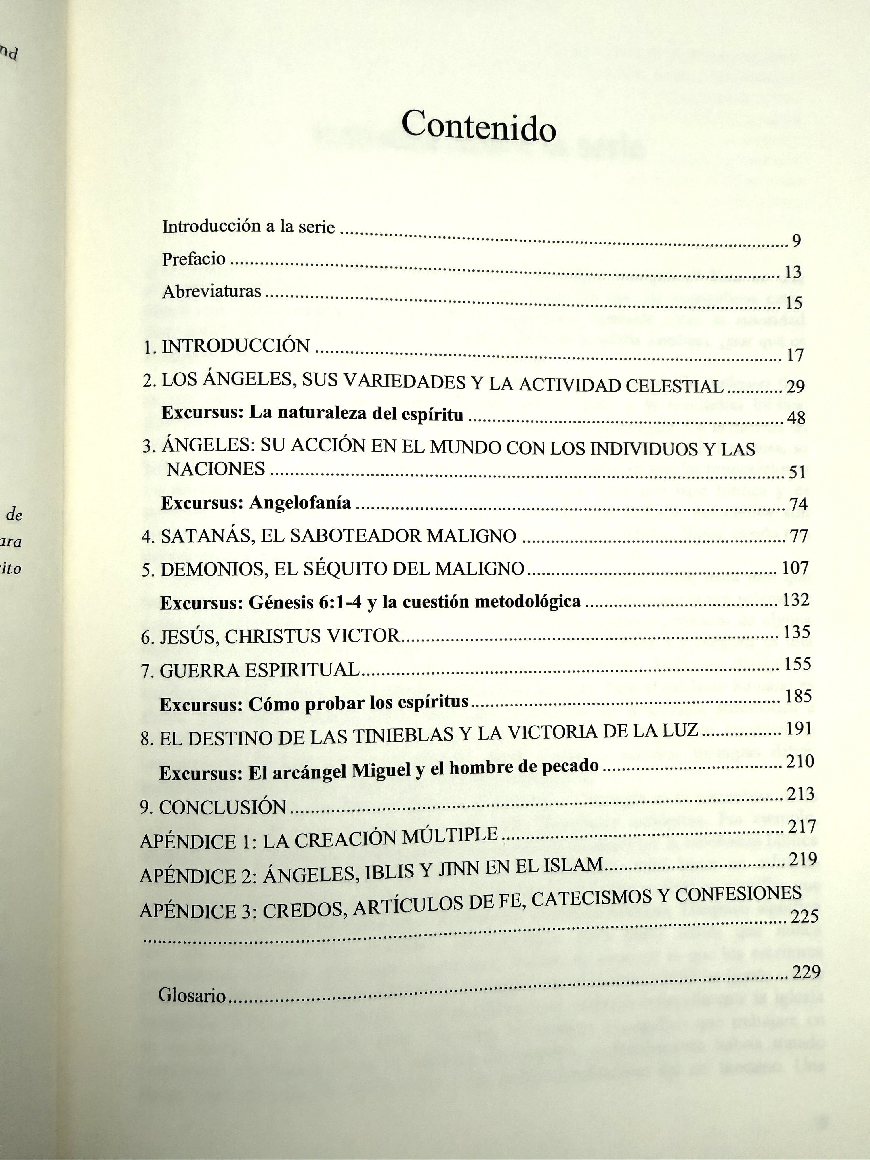 Ángeles y Demonios: Un análisis sistemático